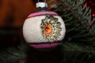 The Story Behind Vintage “Shiny Brite” Christmas Ornaments – Old Time World